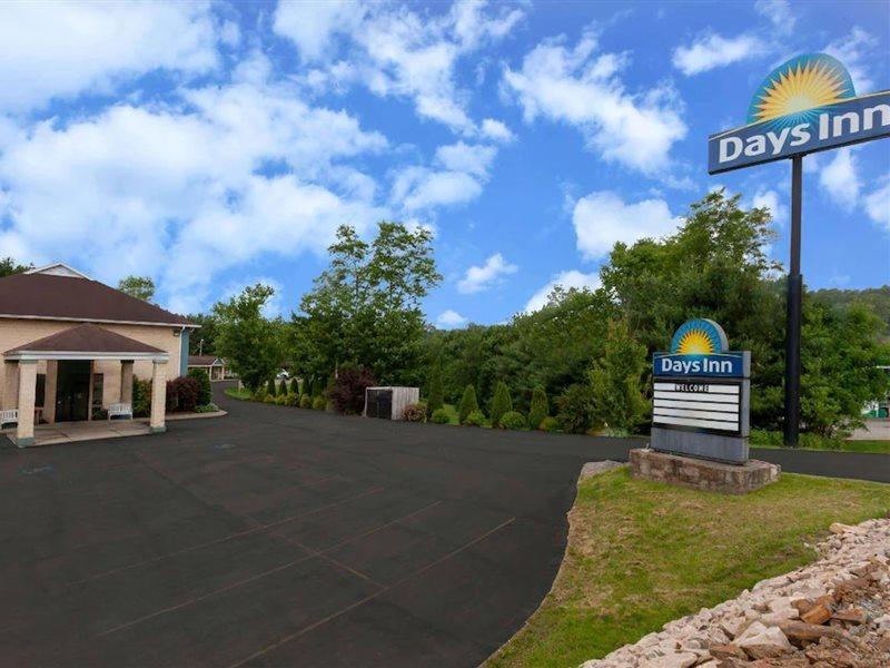 Days Inn By Wyndham Donegal Dış mekan fotoğraf